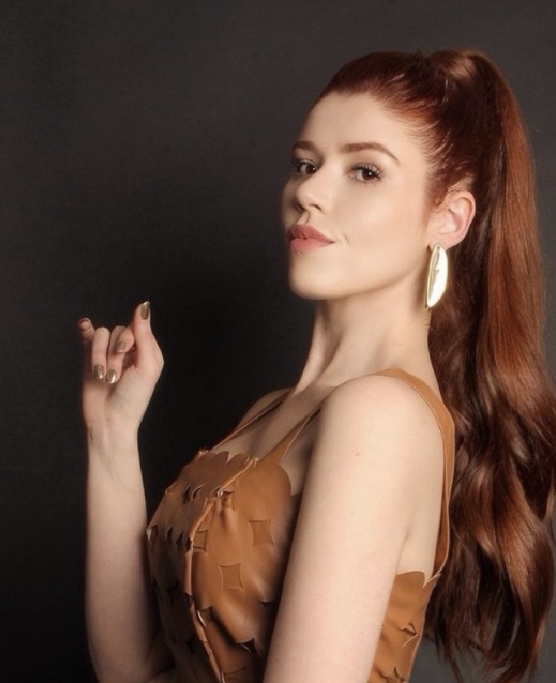 Dra. Izabela Mello, médica dermatologista